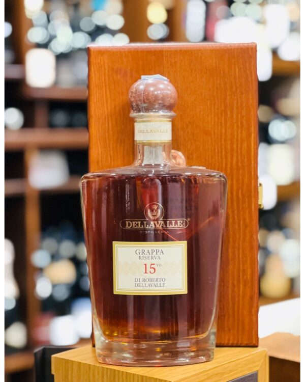 Grappa Dellavalle Riserva 15 anni con cassetta in legno