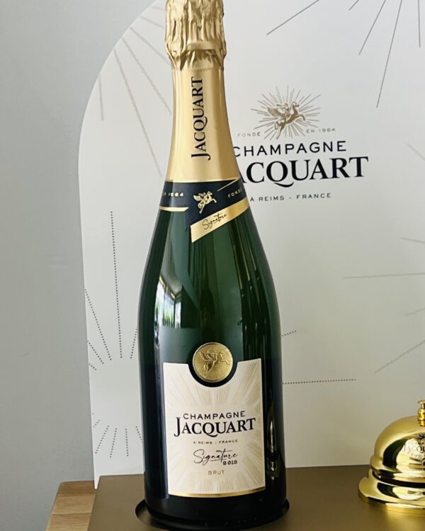 Champagne Brut  Signature B018  Jacquart