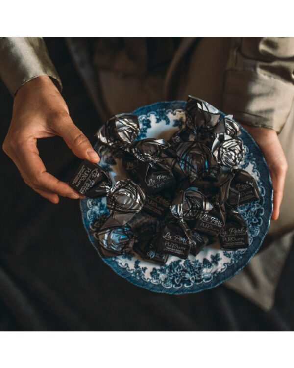 La Perla Tartufo di cioccolato al latte con nocciole Piemonte (30%) senza zuccheri aggiunti con edulcorante. Sacchetto 200g