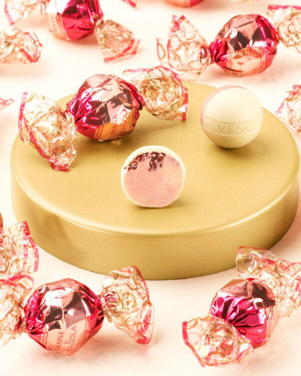Chocomousse Venchi Fragola e Panna in sacchetto da 100g - immagine 1