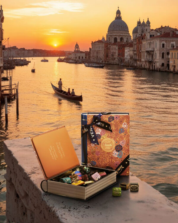 Maxi libro Venchi Murrine con cioccolatini assortiti 200g - immagine 2