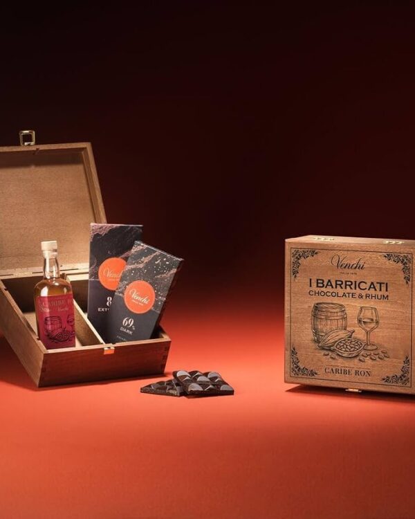 Venchi Confezione Chocolate e Rhum I Barricati con Carribe Ron + 2 Tavolette Cioccolato + Box Legno - immagine 1